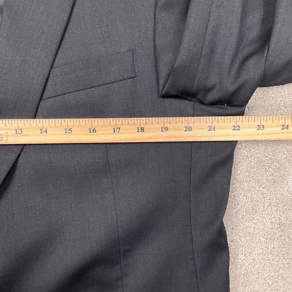Hart Schaffner Marx Suit Mens 42S 37W 27L Charcoal 2 Button Minimalist Tailored
